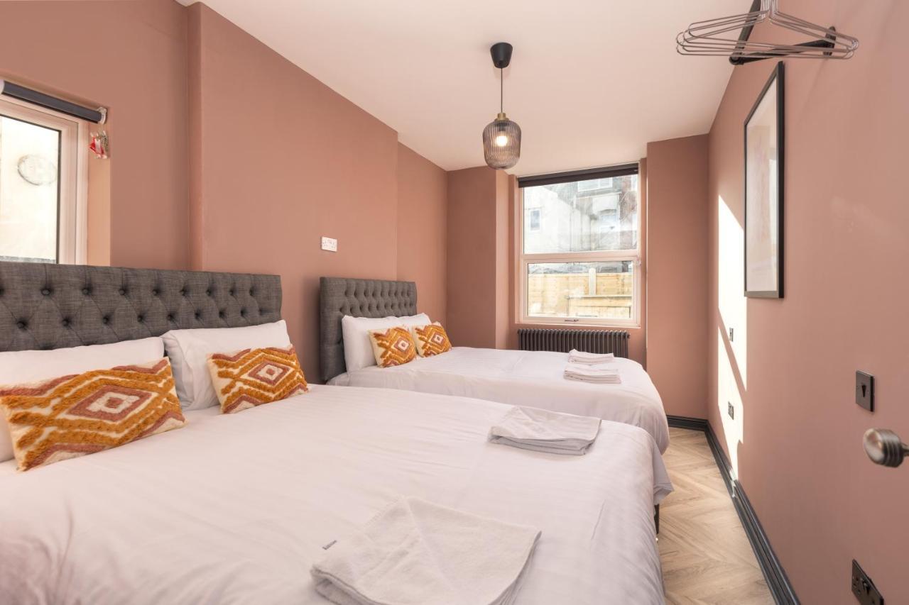 Ettie And Gigi'S Apartment Блекпул Екстериор снимка